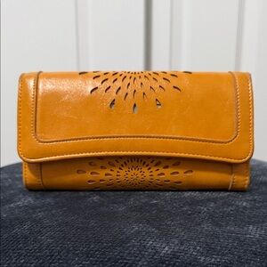 Aphison Leather RFID blocking clutch